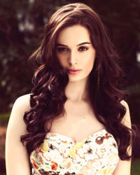 Evelyn Sharma